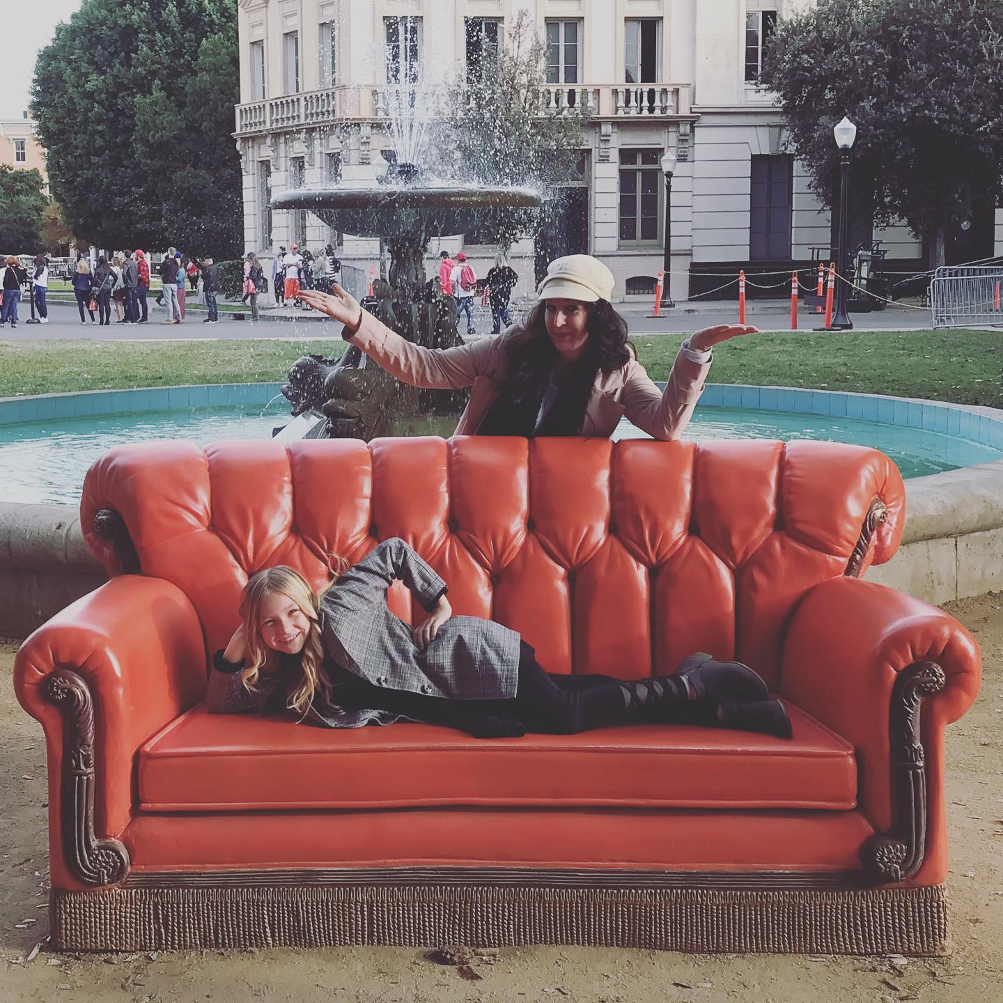 Thinking of all our FRIENDS today. Hoping each and every one of you are doing ok financially, socially, emotionally, physically .... if you need someone to talk to don’t hesitate to reach out. 🎵I’ll be there for you 🎵.....#friends #illbethereforyou #howyoudoin #daughtersoftheamericanrevolution #wbtourhollywood #mymomcallsitbloomies #mrschanandlerbong #justcheckingin #wewereonabreak #pivot #oh.my.god #thatisbrandnewinformation