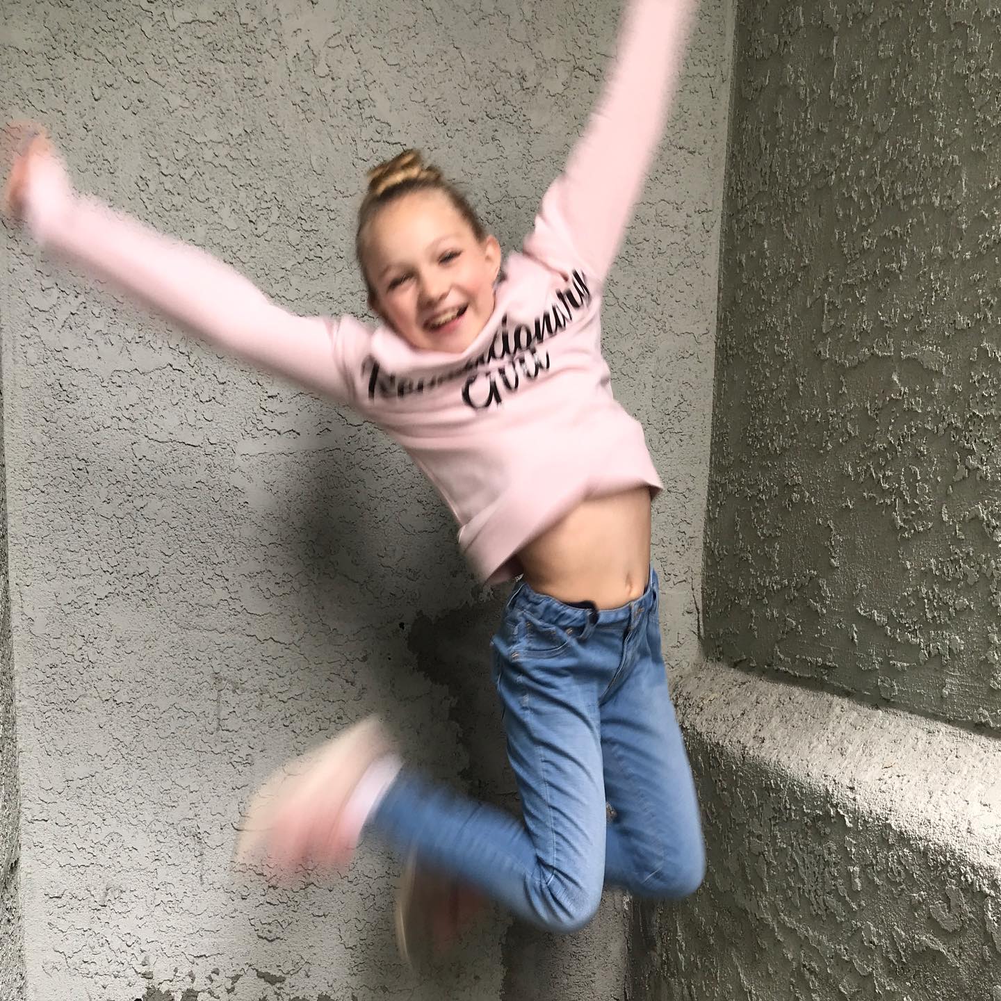 This ‘Revolutionary Girl’ is just thriving in this new normal....and wants you to too!!!School work is getting done. Bike rides, walks, games with the family are daily memories being made. Classic films are being watched. Even chores are getting done. Dance practice, making videos for the blog, and public service projects... Sure We miss travel and we miss friends but there is a lot to be said for this imposed pause button on the rat race. There’s also a reason they call it the rat race... Just some musings this Monday to help keep it all in perspective. Lots of great ideas to keep your family busy with a little learning and a lot of fun on the blog and our FB page. Enjoy the time America .....#socialdistancing #revolutionarygirl #jumpforjoy #childrenoftheamericanrevolution #whatsoldisnewagain #oldscholl #newschool #dontworrybehappy